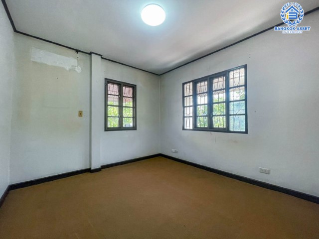 บ้านเดี่ยวมือสองย่านปทุมธานี ม.ปาริชาติ ถนน 345 บ้านแบรนด์คุณภาพระดับ L&H บนเนื้อที่กว้าง 81 ตร.ว. ฟังก์ชัน 4 ห้องนอน 3 ห้องน้ำ 2 ที่จอดรถ บนทำเลดี เชื่อมต่อถ.สะพานนนทบุรี-บางบัวทอง, ถ.ติวานนท์ ได้บ้านหลังใหญ่ในราคาที่คุ้มที่สุด! รีบจองเลย!